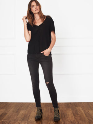 AB004